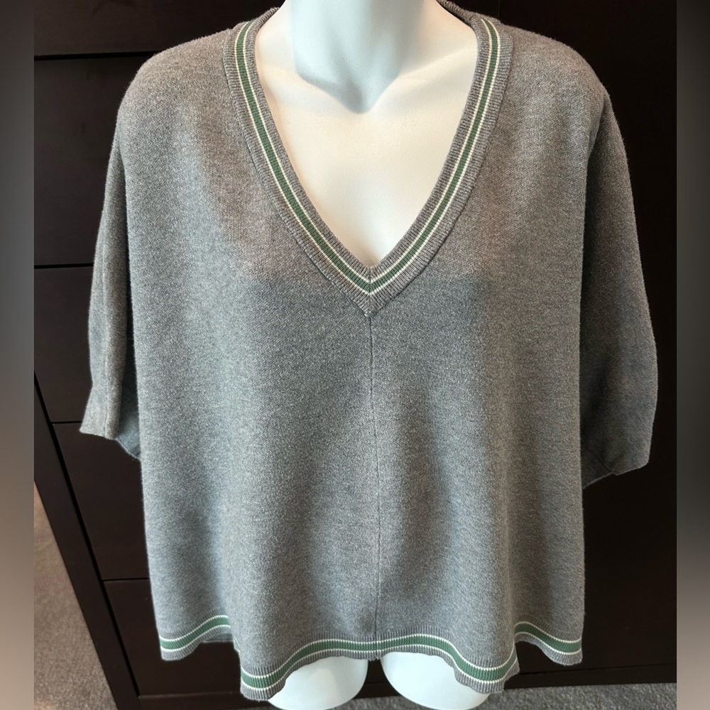 House of Harlow 1960 V-Neck Heather Gray Poncho Shrug Sweater, OSFA. Like New - Picture 5 of 9